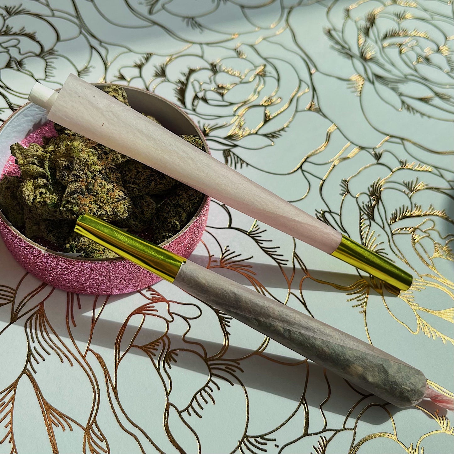 King Size Cones (Baby Pink with Gold Filter Tips)