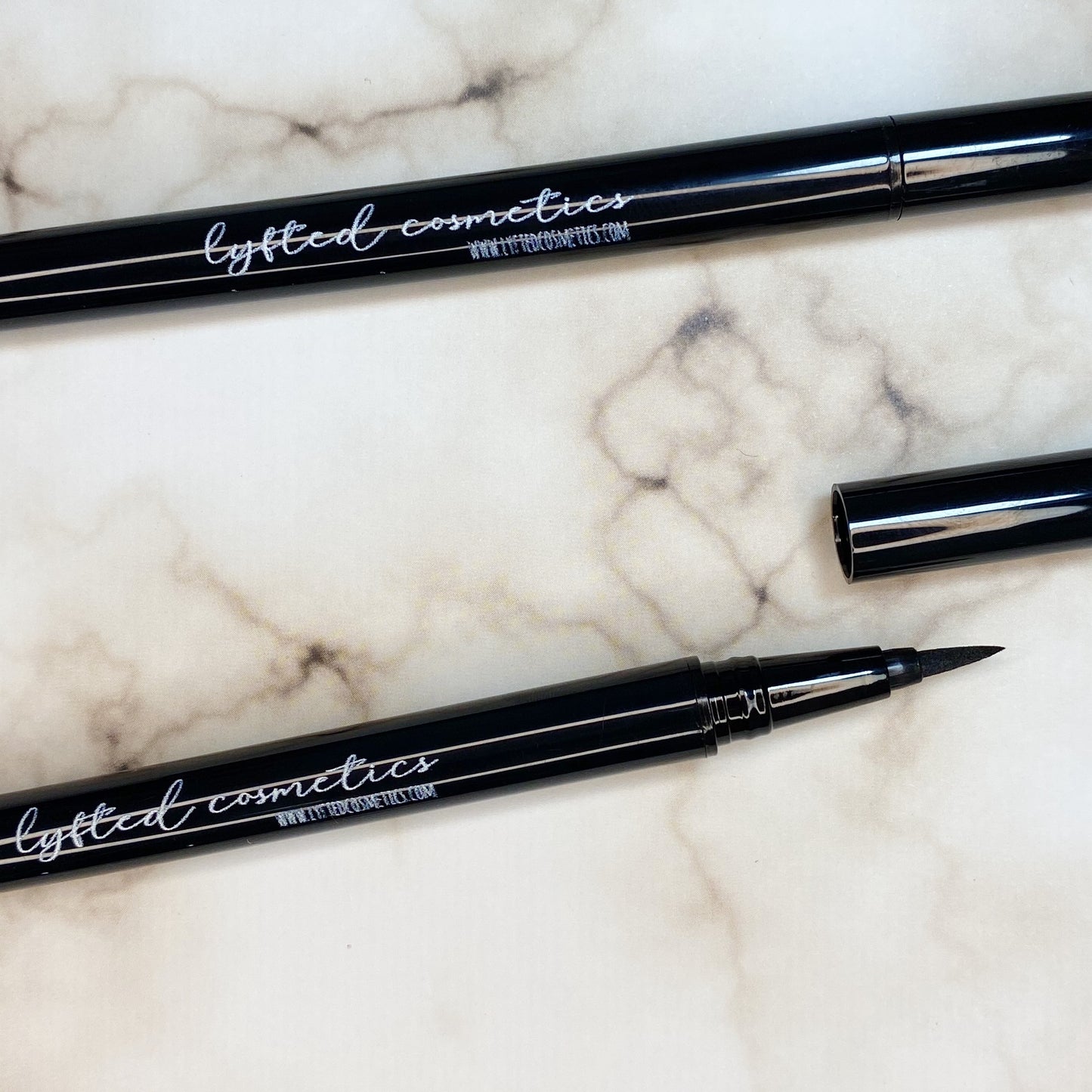 Dark Adhesive Lash Liner (Black)